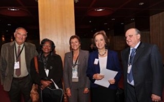 Dr.José Peinado, Dra.Filomena Victor da Universidade Católica de Luanda, Prof.Doutora Maria Teresa Otero, presidente da OICP ,Dra. Isabel Amaral Presidente da APEP e Embaixador Manuel Côrte-Real do Ministério dos Negócios Estrangeiros